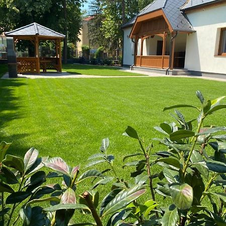 Karinthy Haz Guest House Siófok Eksteriør bilde