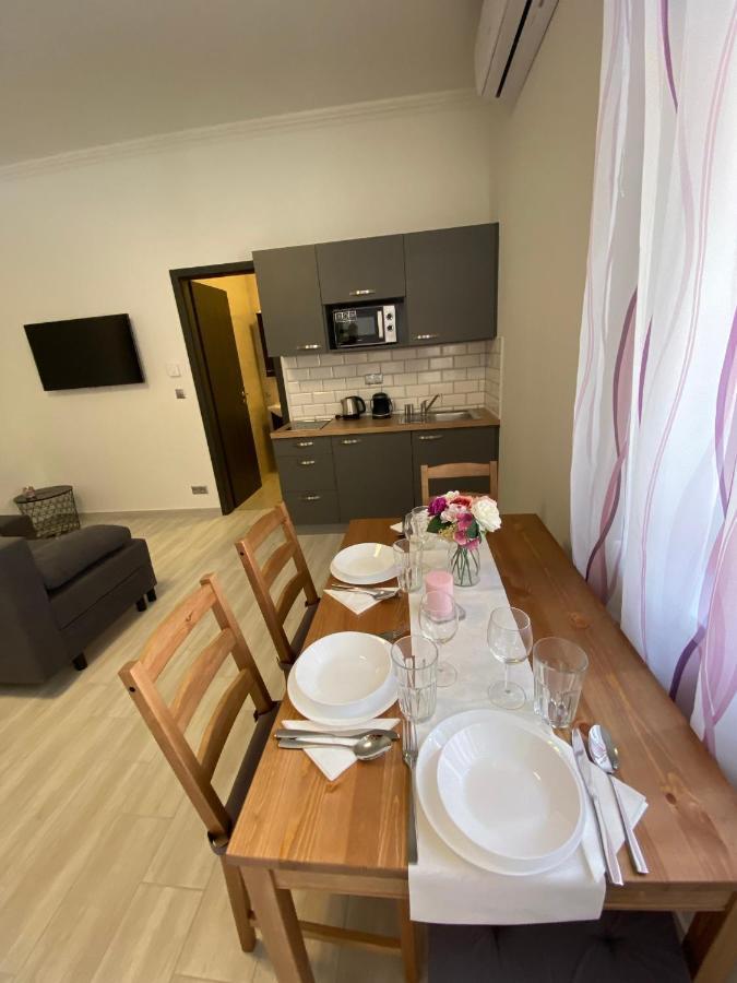 Karinthy Haz Guest House Siófok Eksteriør bilde