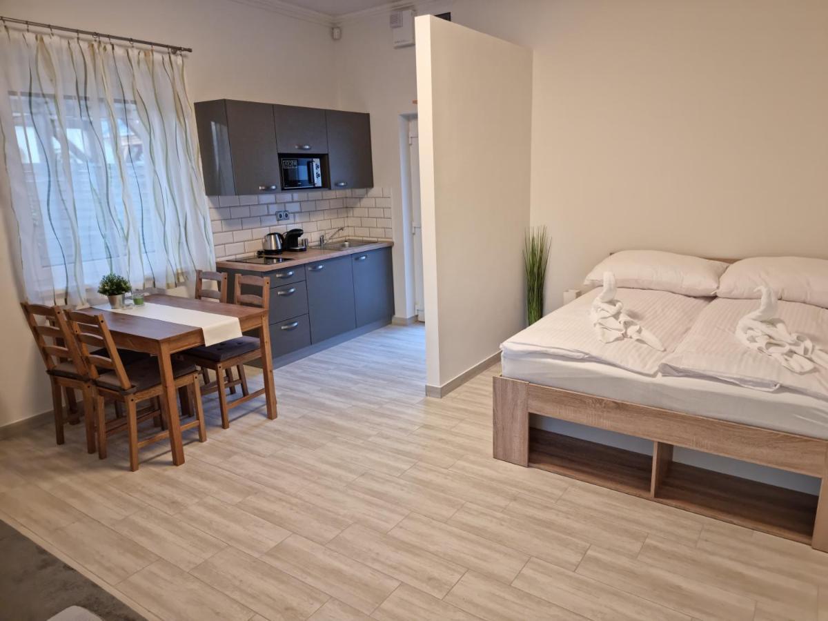Karinthy Haz Guest House Siófok Eksteriør bilde