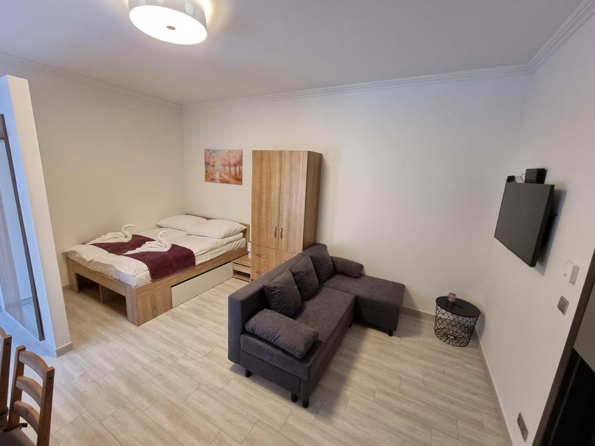 Karinthy Haz Guest House Siófok Eksteriør bilde